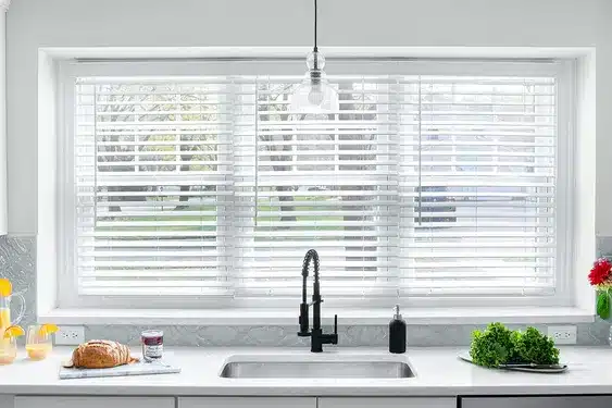 Rayblinds btg-faux-wood-wood-tones-brightwhite-4-1200x800-min-77s2l5x0 Faux Wood Blinds