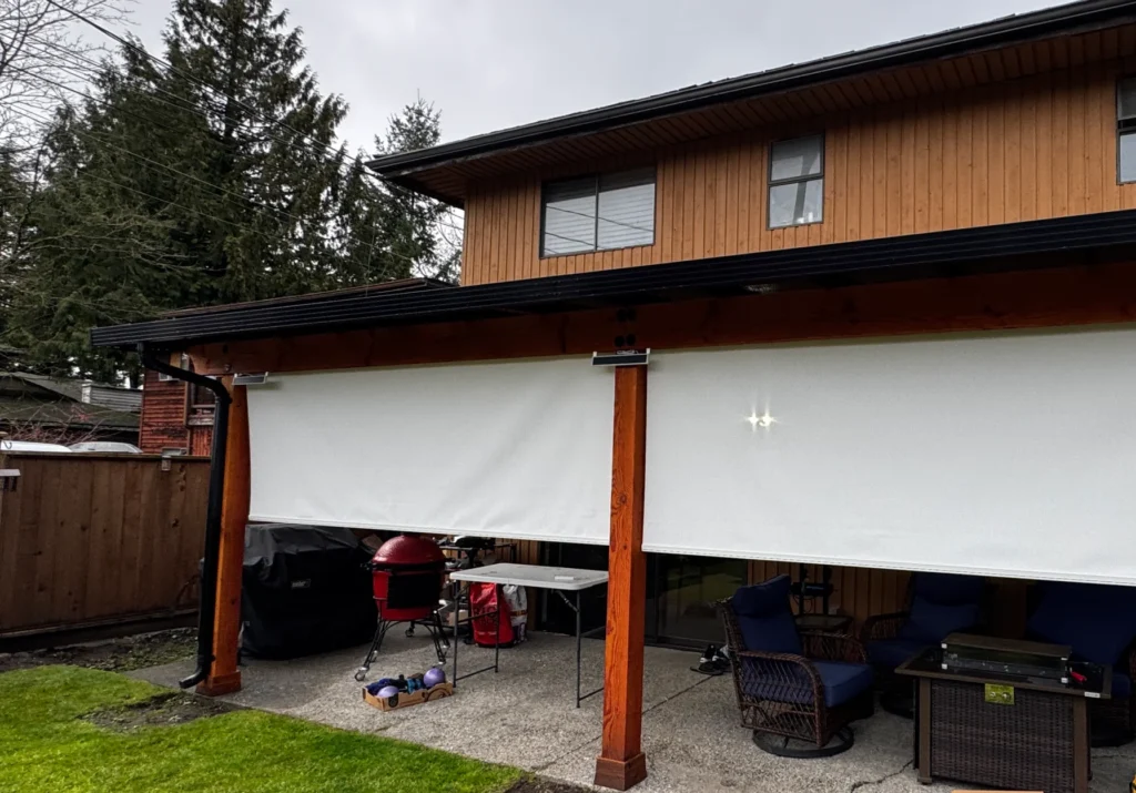 Covered patio with outdoor furniture
